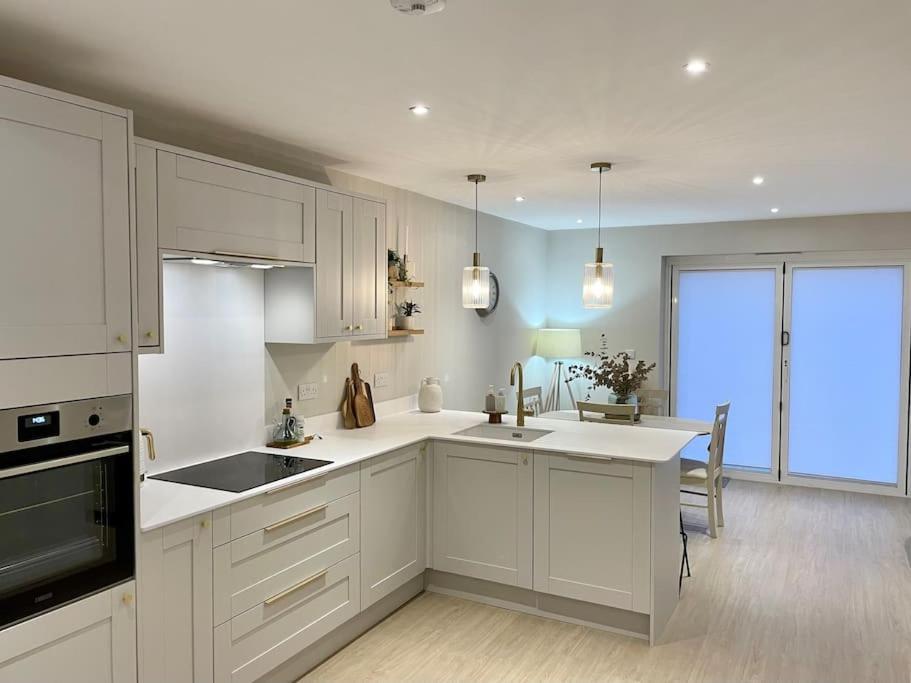 Modern, Central Bungalow With Large Garden Bournemouth Ngoại thất bức ảnh