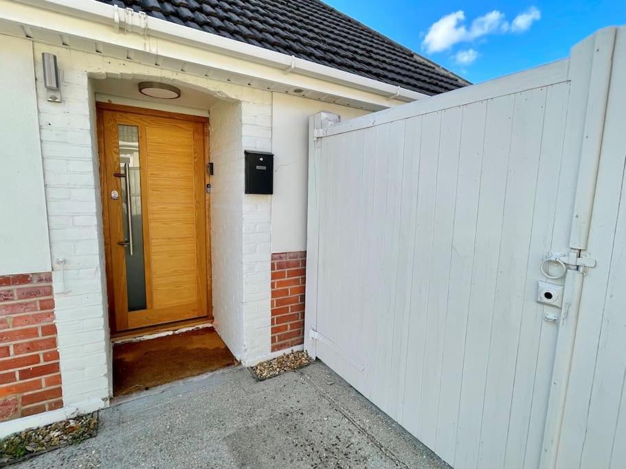 Modern, Central Bungalow With Large Garden Bournemouth Ngoại thất bức ảnh