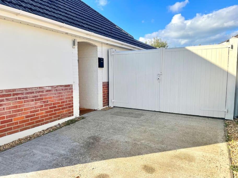 Modern, Central Bungalow With Large Garden Bournemouth Ngoại thất bức ảnh